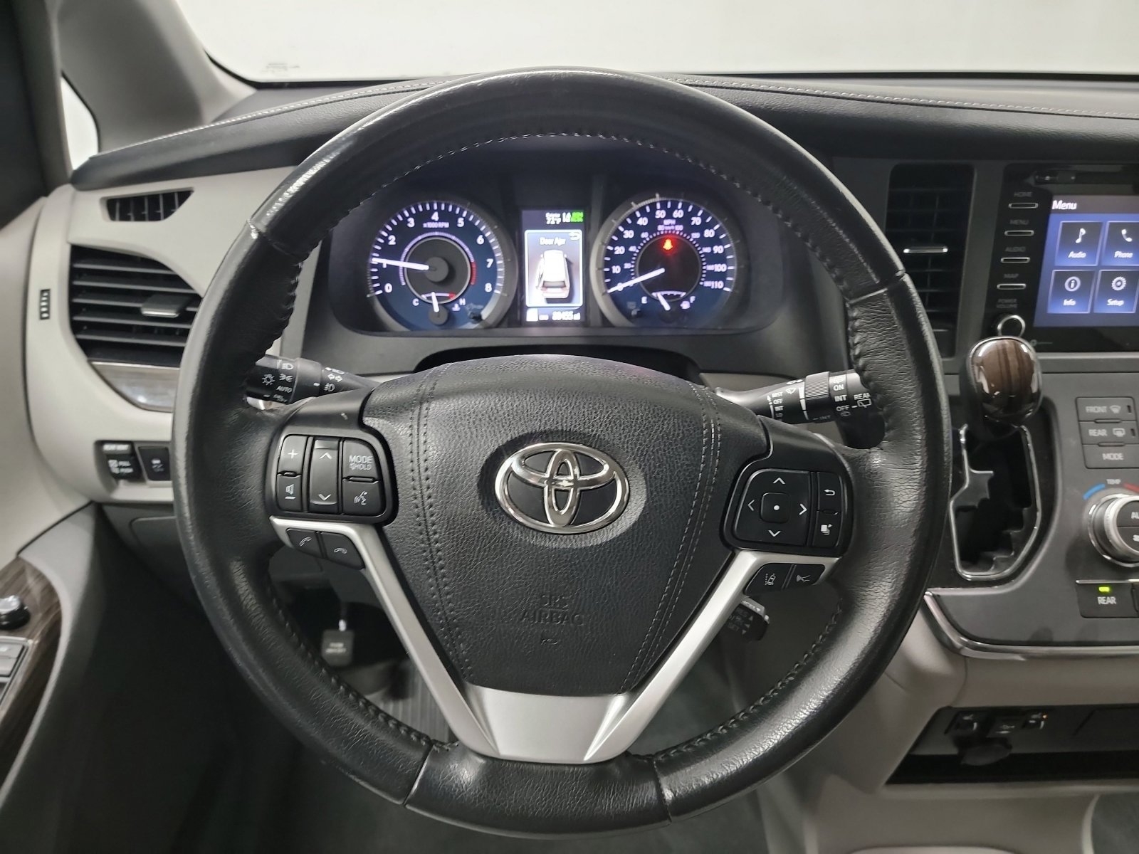 Used 2019 Toyota Sienna XLE image 17