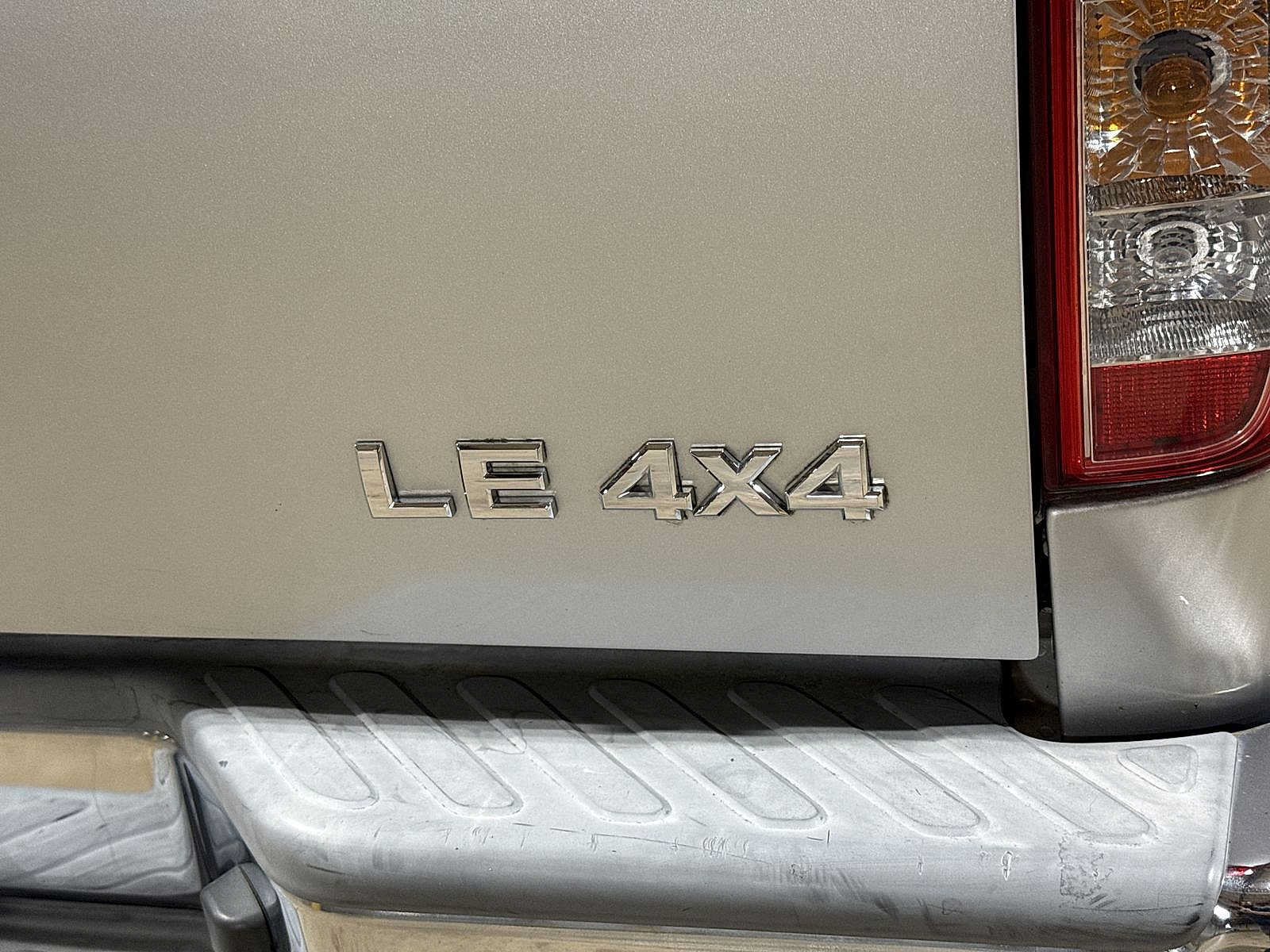 Used 2010 Nissan Frontier LE w/ LE Value Truck Pkg AWD/4WD image 25