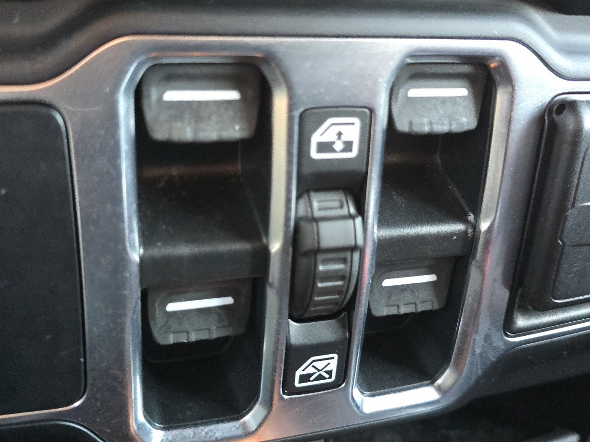 Used 2020 Jeep Gladiator Rubicon AWD/4WD image 13