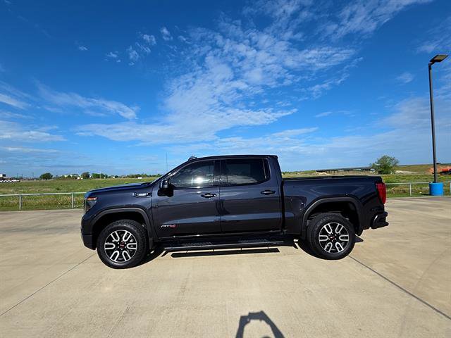 Used 2025 GMC Sierra 1500 AT4 w/ Technology Package AWD/4WD image 4