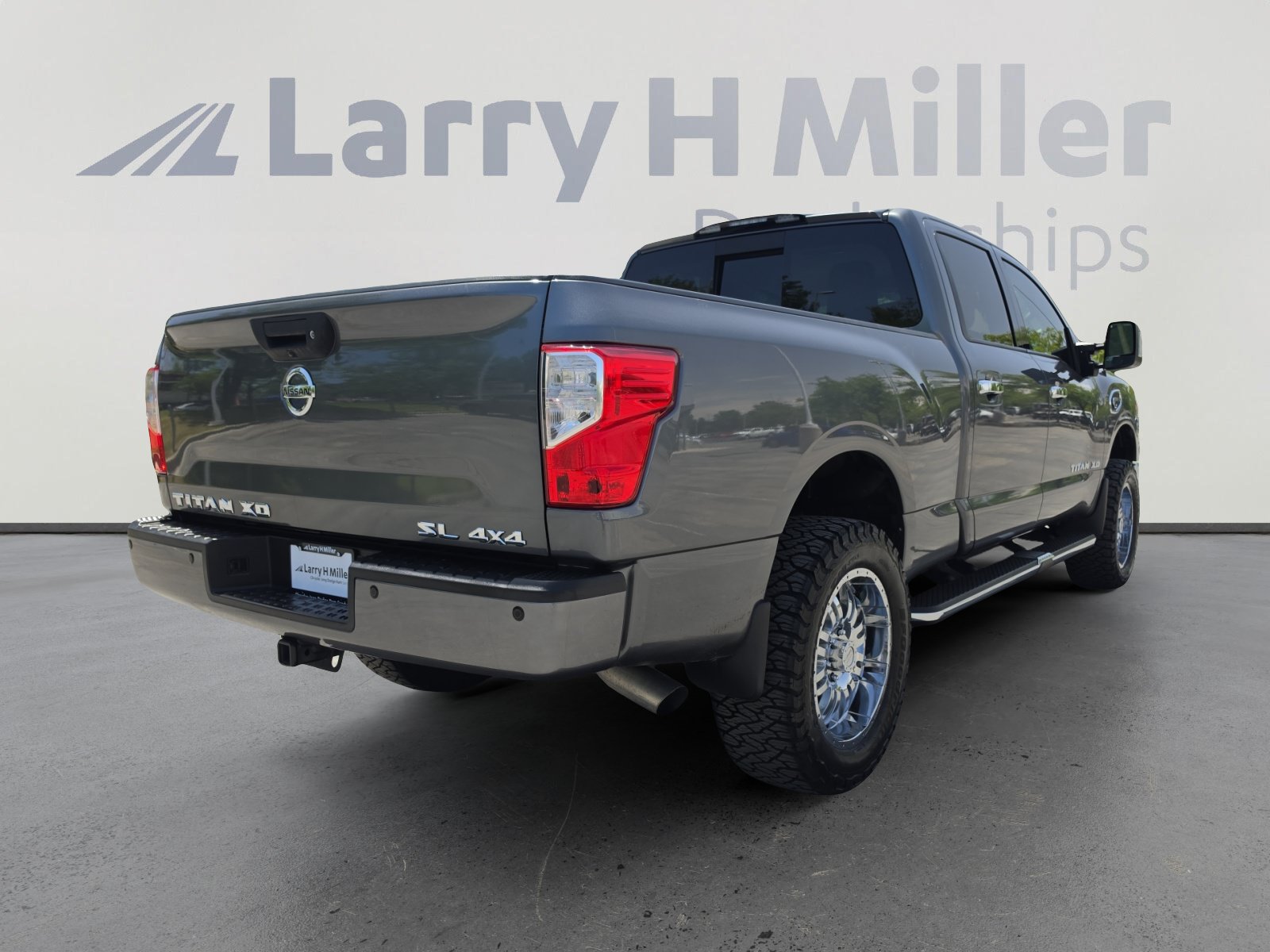 Used 2016 Nissan Titan SL AWD/4WD image 5