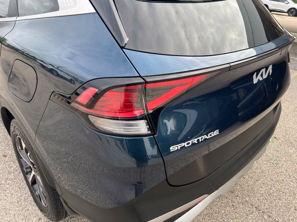 Certified 2025 Kia Sportage EX AWD/4WD image 33