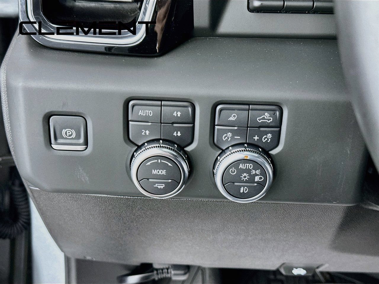 Used 2024 GMC Sierra 3500 Denali w/ Denali Reserve Package AWD/4WD image 14
