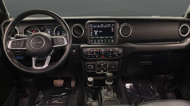 Used 2022 Jeep Wrangler Unlimited Sahara w/ Cold Weather Group AWD/4WD image 11