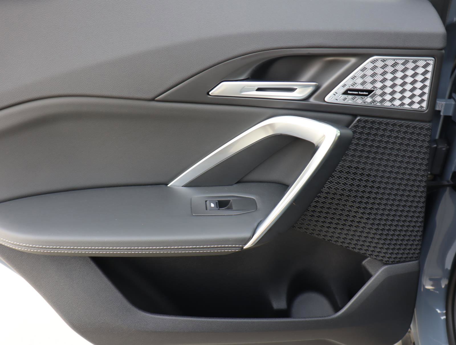 Used 2023 BMW X1 xDrive28i w/ Premium Package image 12