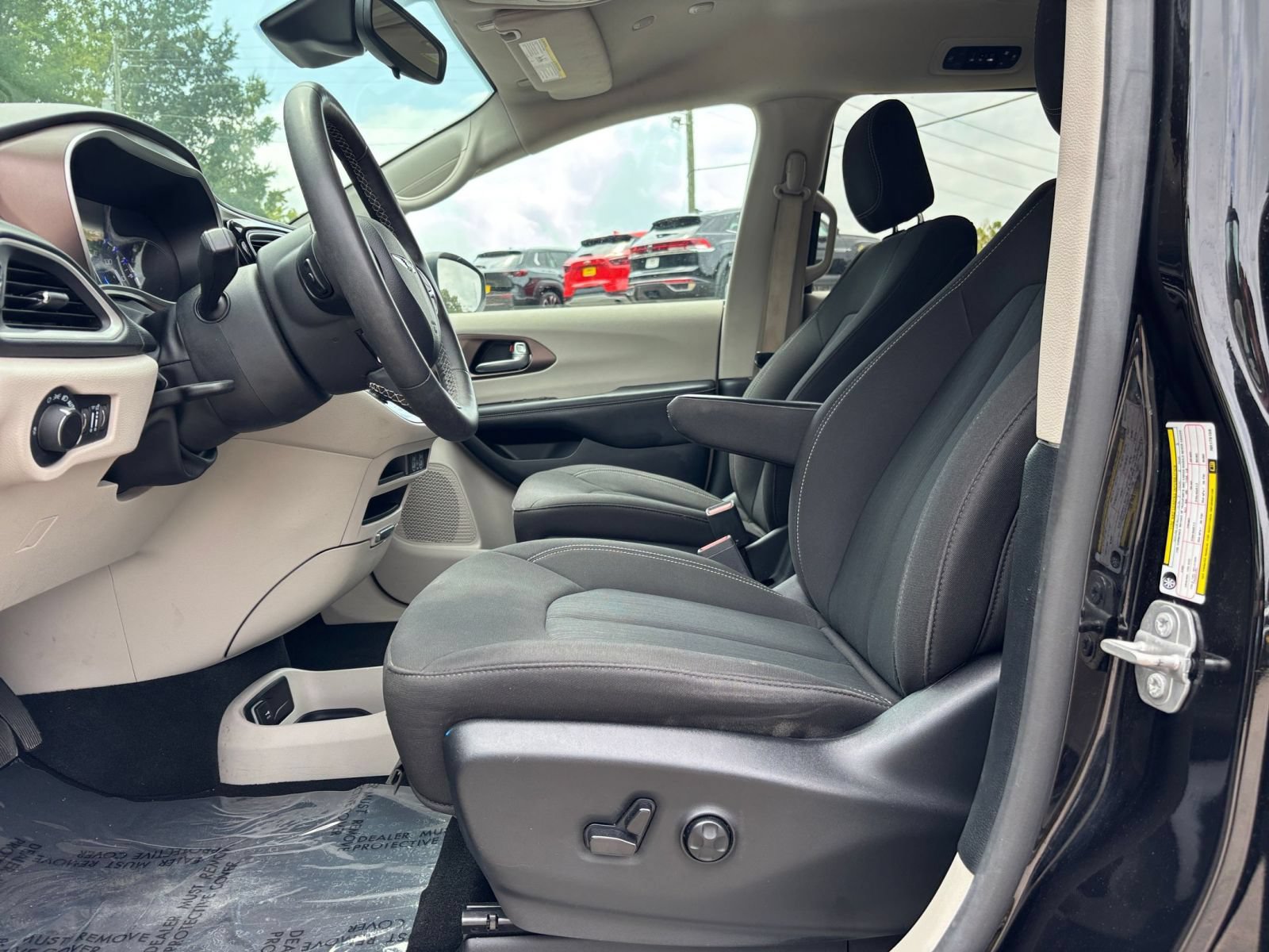 Used 2024 Chrysler Voyager LX FWD image 27