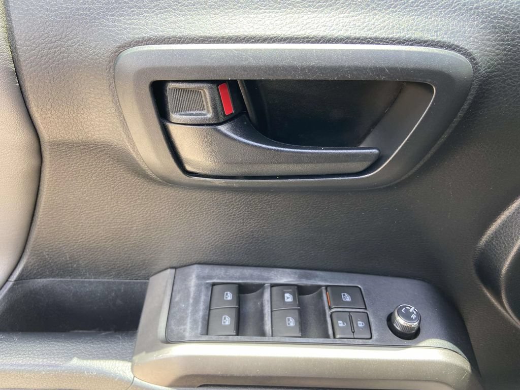 Used 2016 Toyota Tacoma SR5 w/ Towing Package RWD image 14