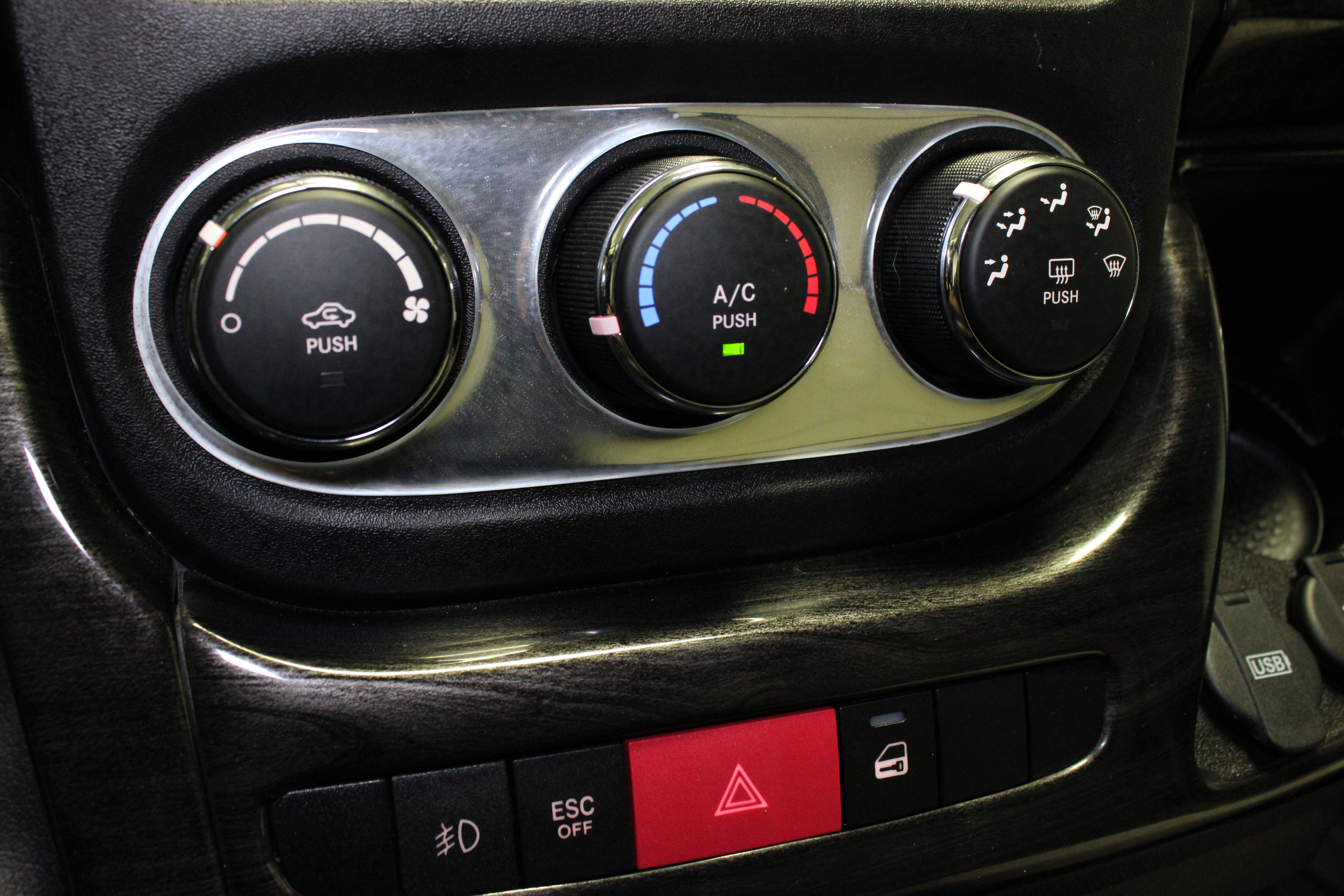 Used 2021 RAM ProMaster 3500 w/ Premium Appearance Group FWD image 35