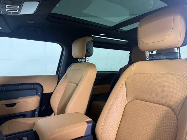 Used 2024 Land Rover Defender 90 V8 AWD/4WD image 6