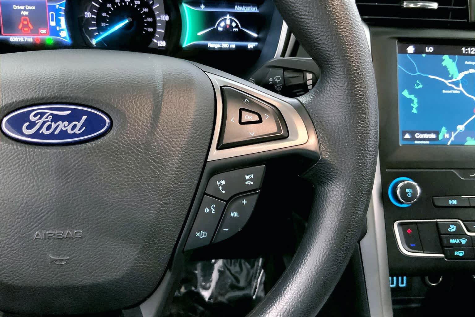 Used 2019 Ford Fusion SE FWD image 25