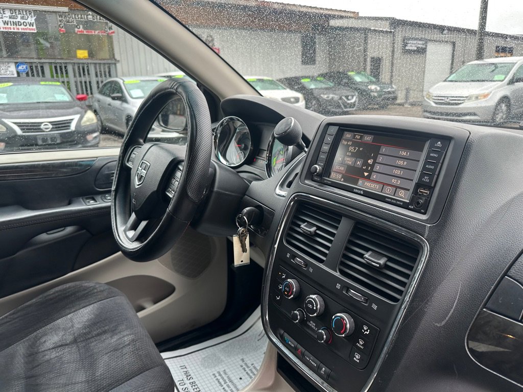 Used 2014 Dodge Grand Caravan SXT image 8