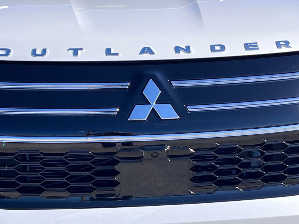 New 2025 Mitsubishi Outlander SE image 9