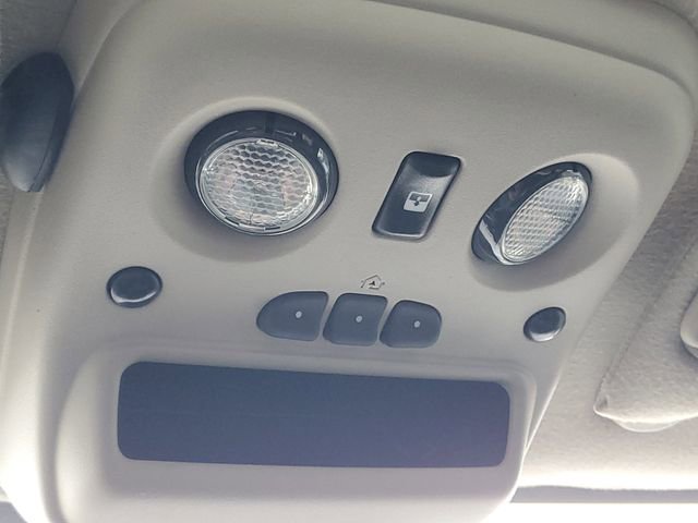 Used 2004 Chevrolet Avalanche Z71 w/ Sun And Sound Package image 29