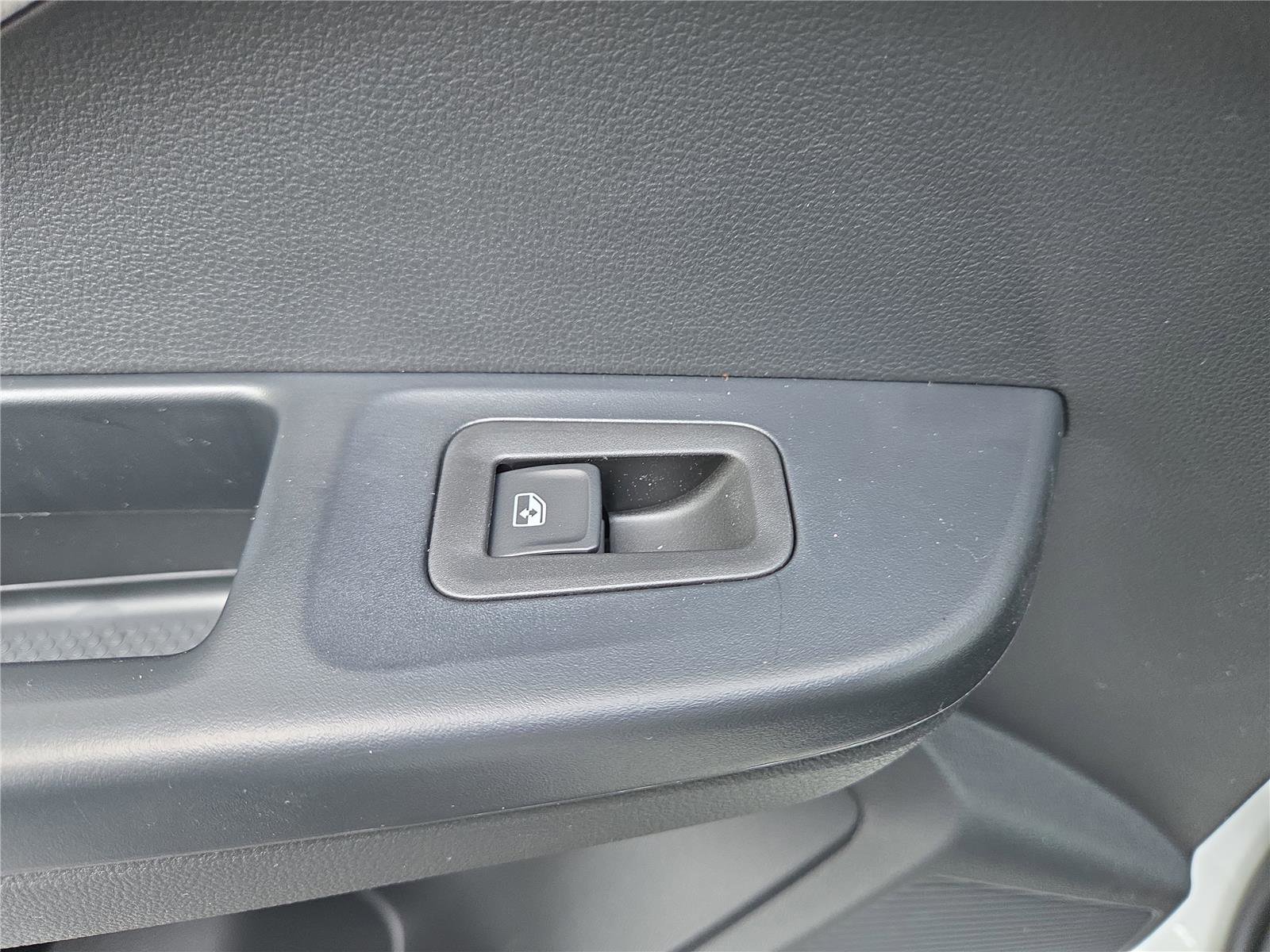 New 2025 Volkswagen Taos SE image 27