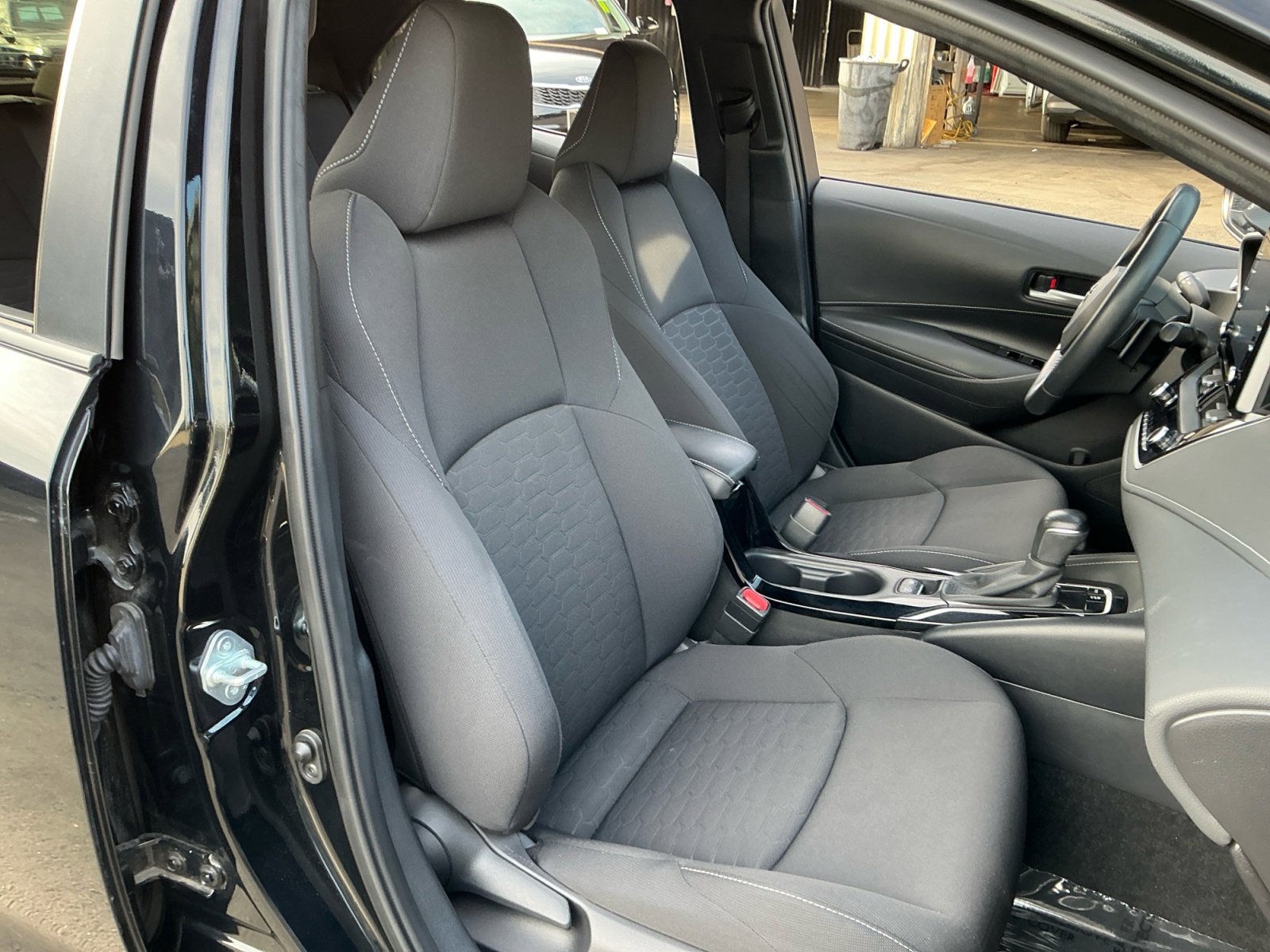 Used 2021 Toyota Corolla SE w/ Blackout Package (TMS) image 19