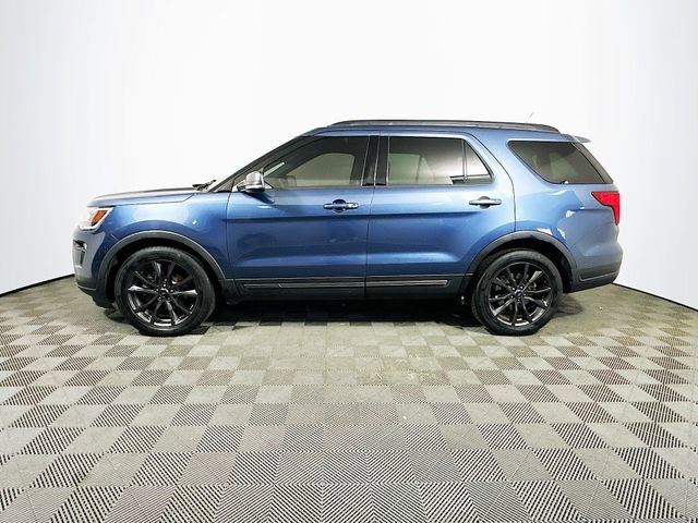 Used 2018 Ford Explorer XLT w/ Equipment Group 202A image 5