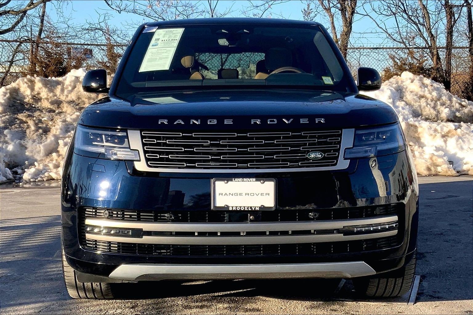 Used 2025 Land Rover Range Rover SE image 3