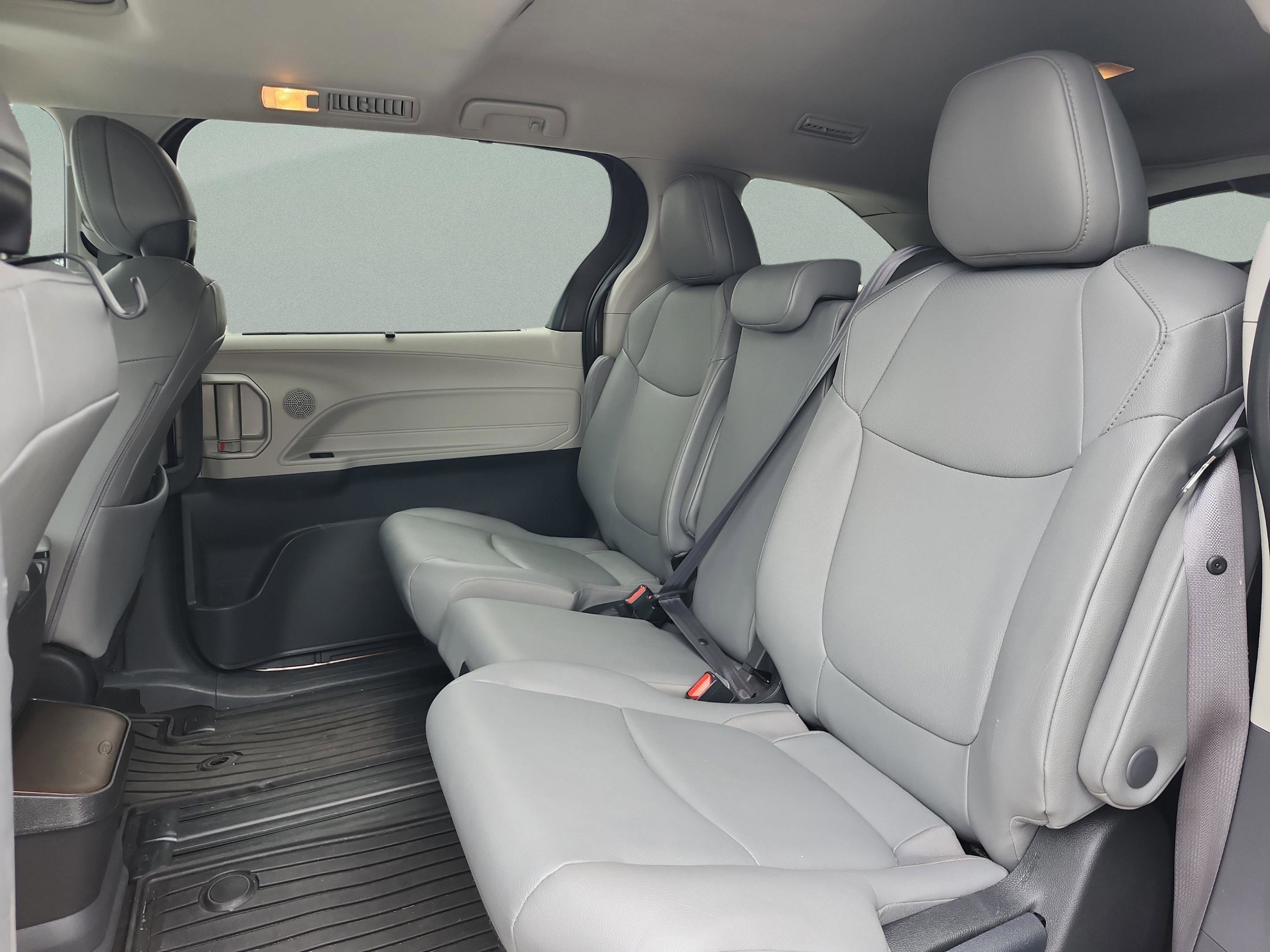 Used 2023 Toyota Sienna XLE image 18