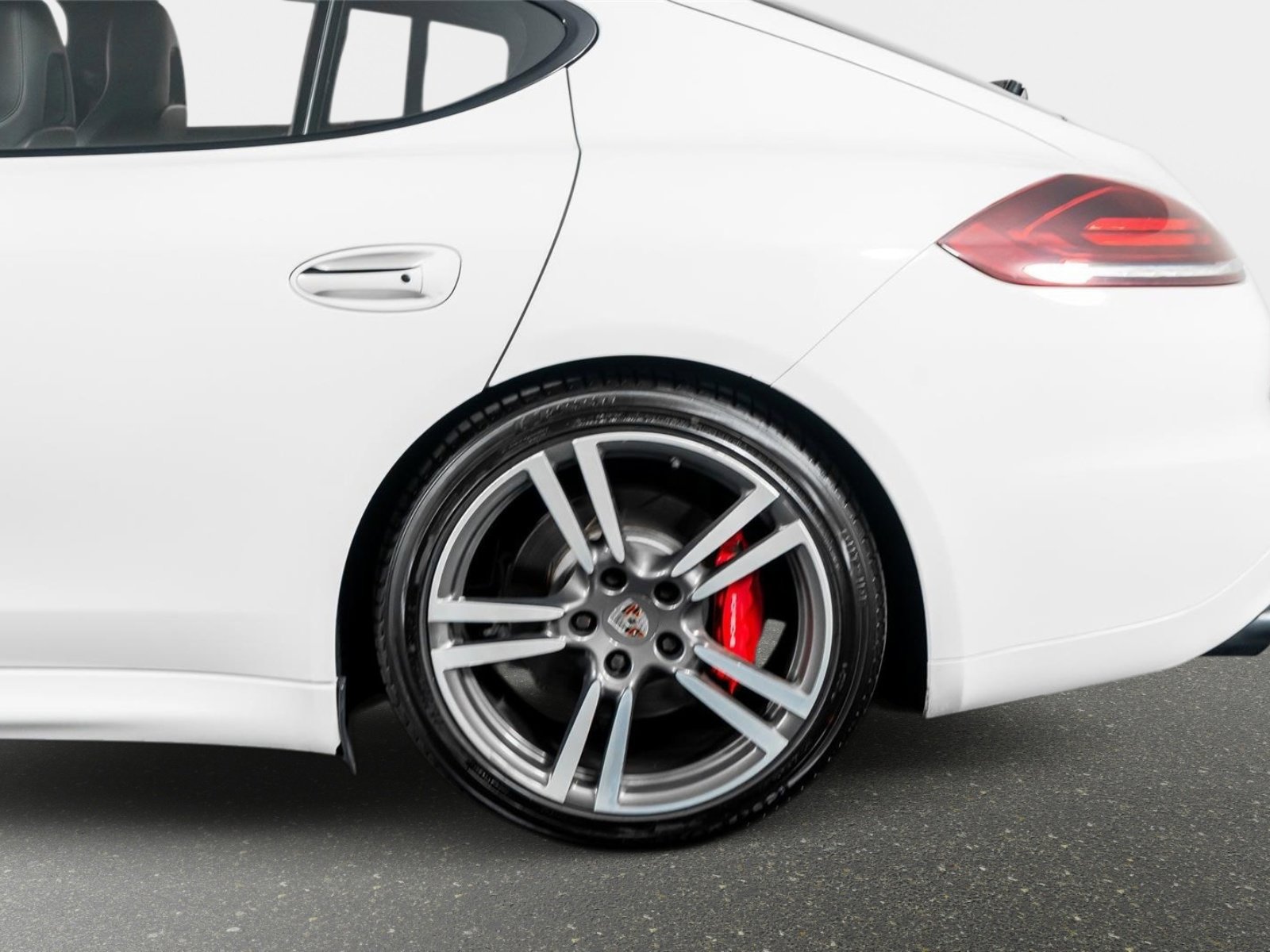 Used 2014 Porsche Panamera GTS image 17