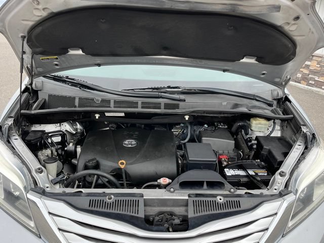 Used 2017 Toyota Sienna Limited FWD image 30