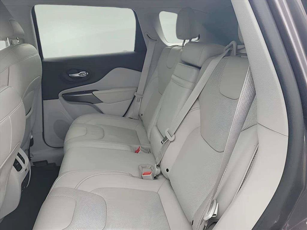 Used 2019 Jeep Cherokee Limited AWD/4WD image 16