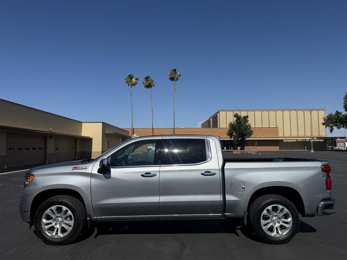 Used 2025 Chevrolet Silverado 1500 LTZ w/ LTZ Premium Package AWD/4WD image 4