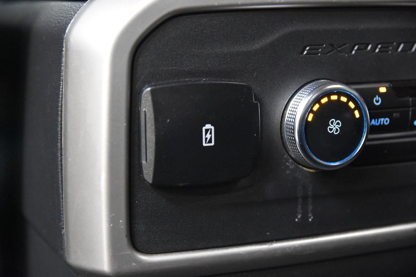 Used 2024 Ford Expedition XLT RWD image 35