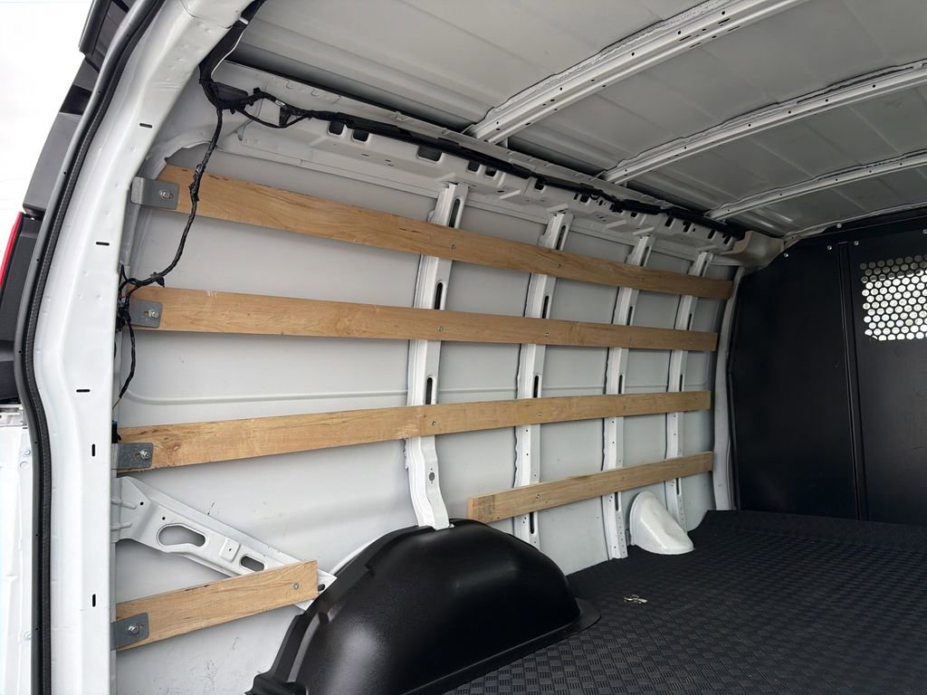 Used 2024 GMC Savana 2500 w/ Driver Convenience Package image 17