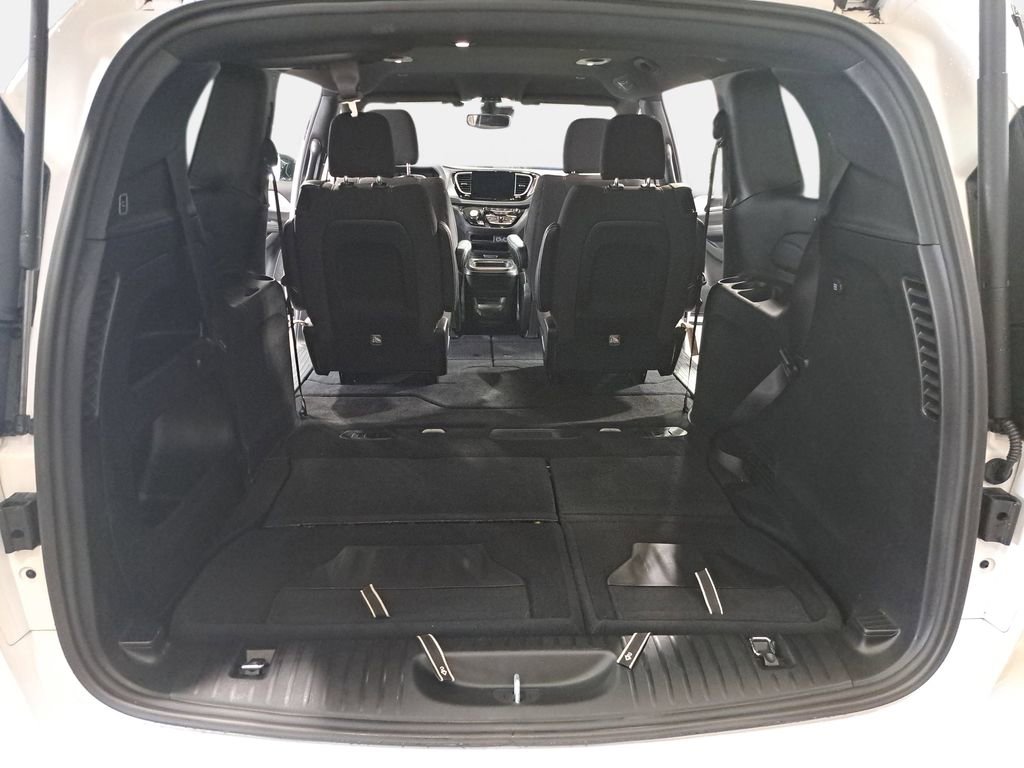 Certified 2024 Chrysler Pacifica Touring image 15