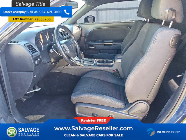 Used 2014 Dodge Challenger SXT RWD image 9