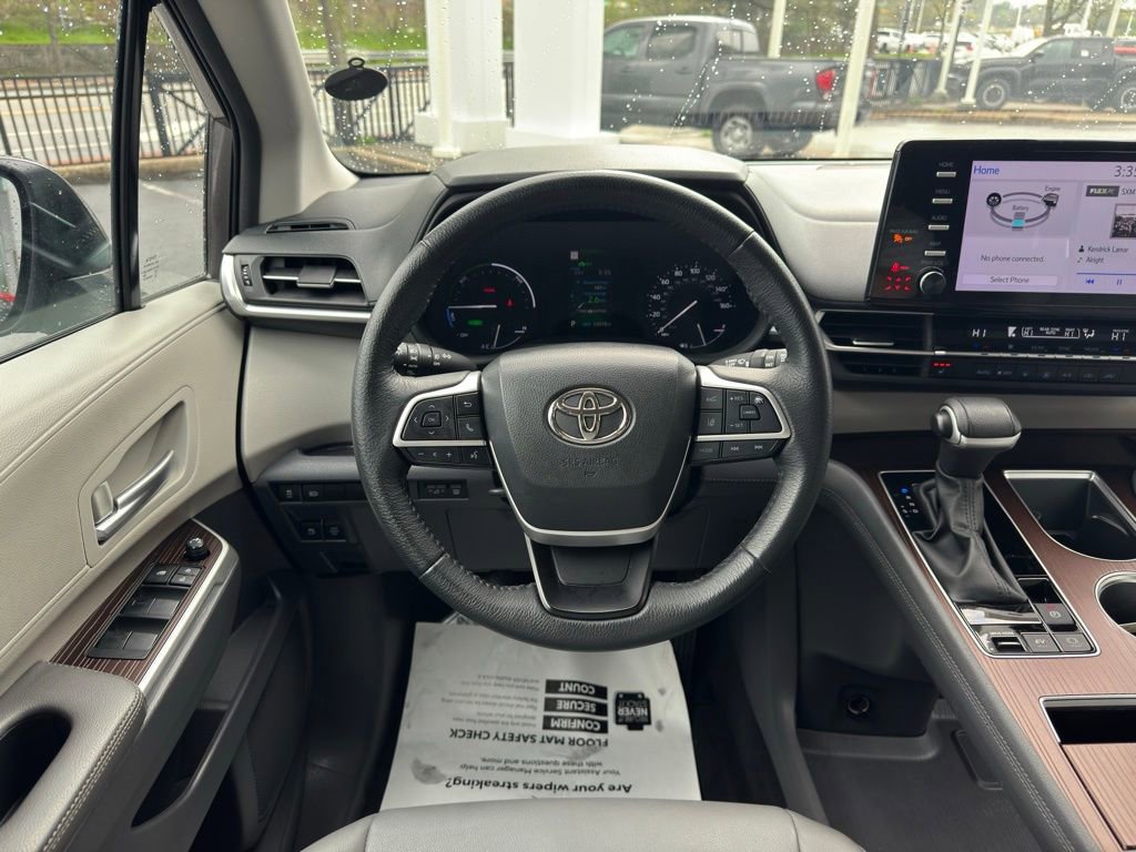 Certified 2023 Toyota Sienna XLE FWD image 34