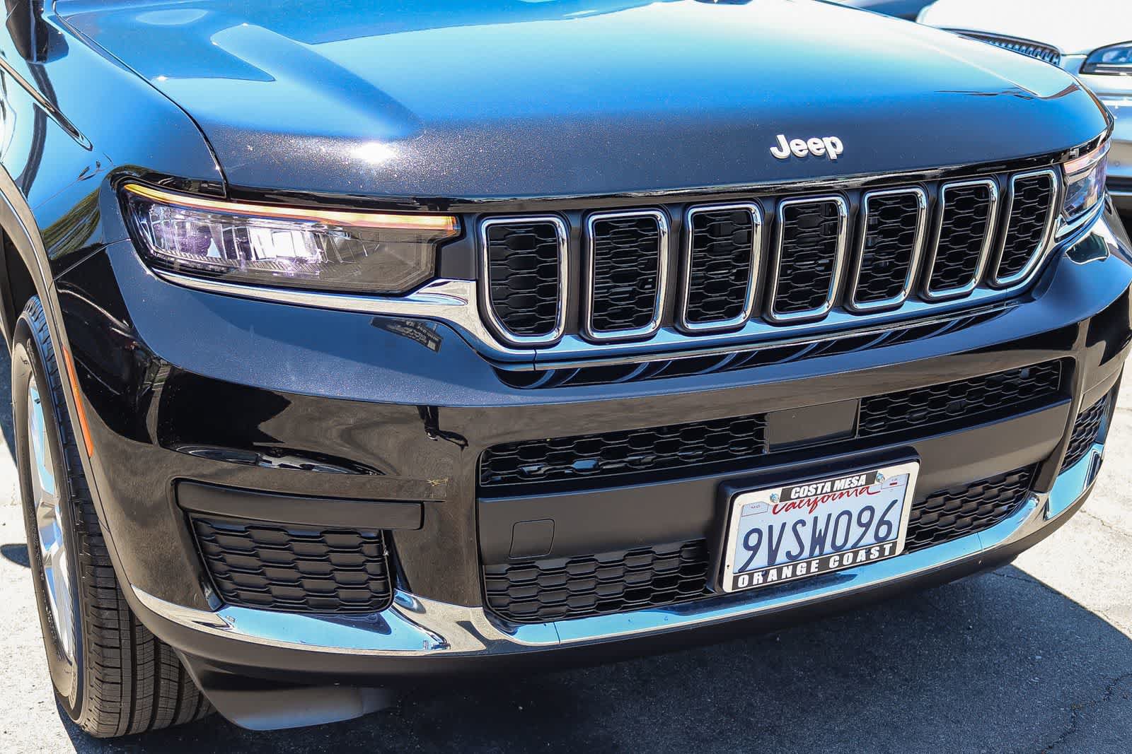 Used 2025 Jeep Grand Cherokee L Laredo RWD image 9