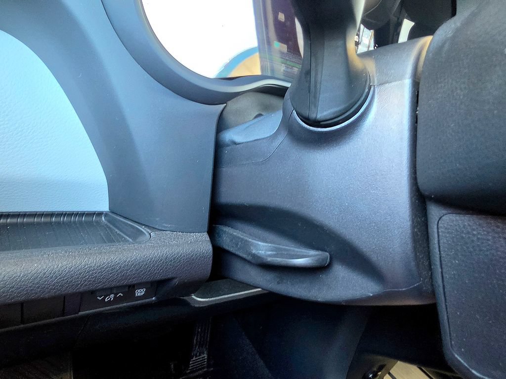 Used 2025 Toyota Sienna XLE FWD image 18