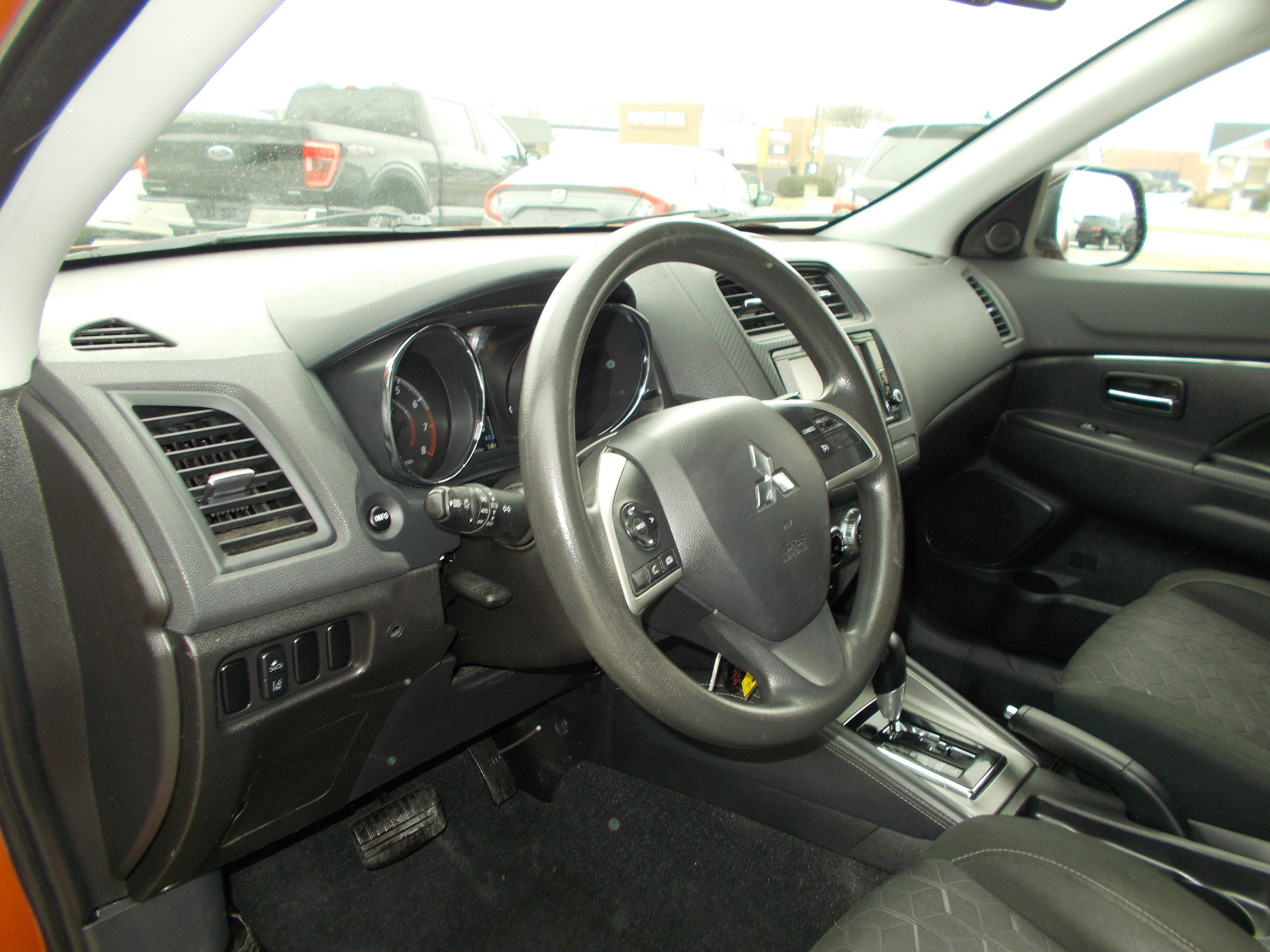 Used 2023 Mitsubishi Outlander Sport SE image 12