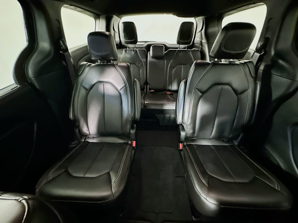 Used 2024 Chrysler Pacifica Touring-L w/ S Appearance Package FWD image 13