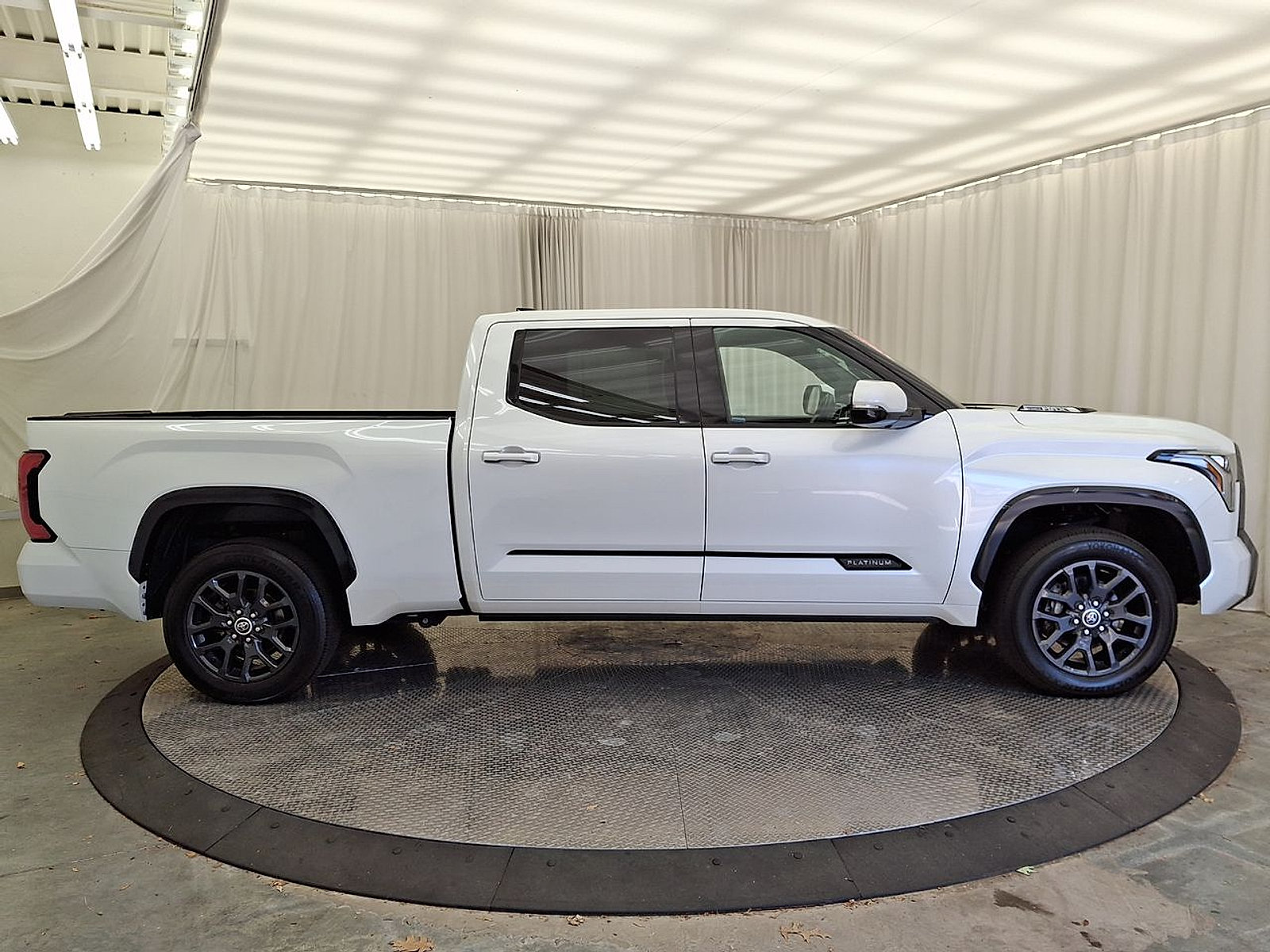 Used 2022 Toyota Tundra Platinum w/ Advanced Package AWD/4WD image 30