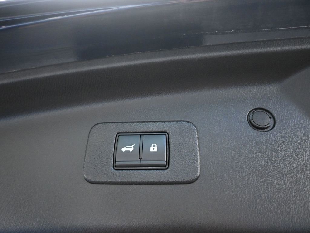 Used 2024 Nissan Armada Platinum w/ Captain's Chairs Package image 9