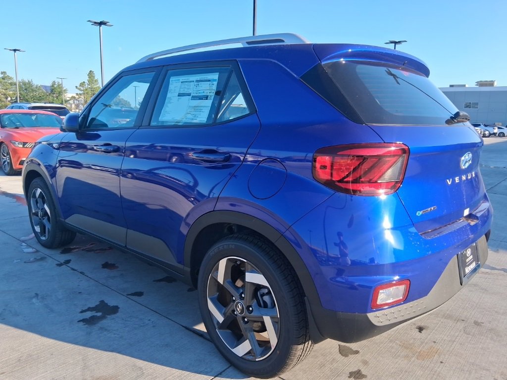 New 2025 Hyundai Venue Limited image 7