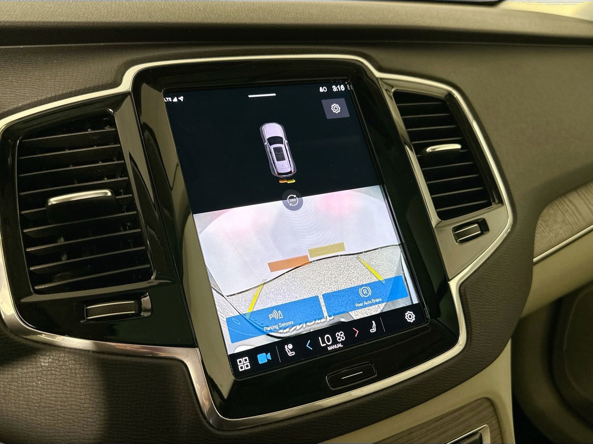 Certified 2023 Volvo XC90 B6 Plus w/ Protection Package image 14