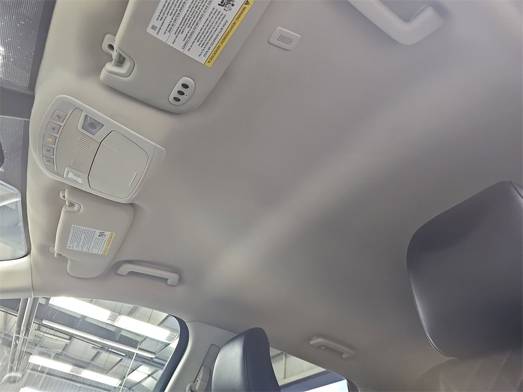 Used 2024 Ford Edge Titanium image 30