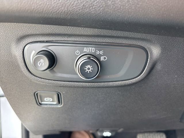 Used 2024 GMC Terrain SLE AWD/4WD image 16