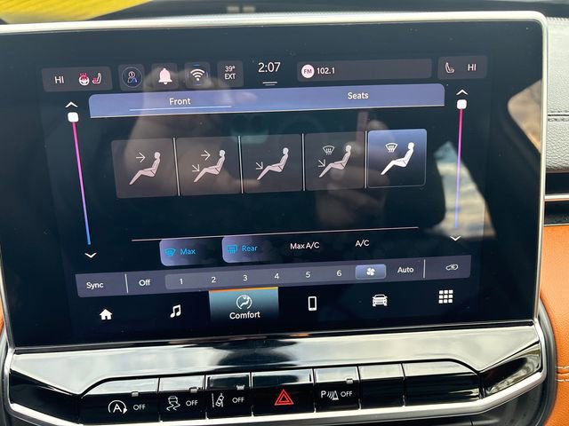 Used 2025 Jeep Compass Limited image 33