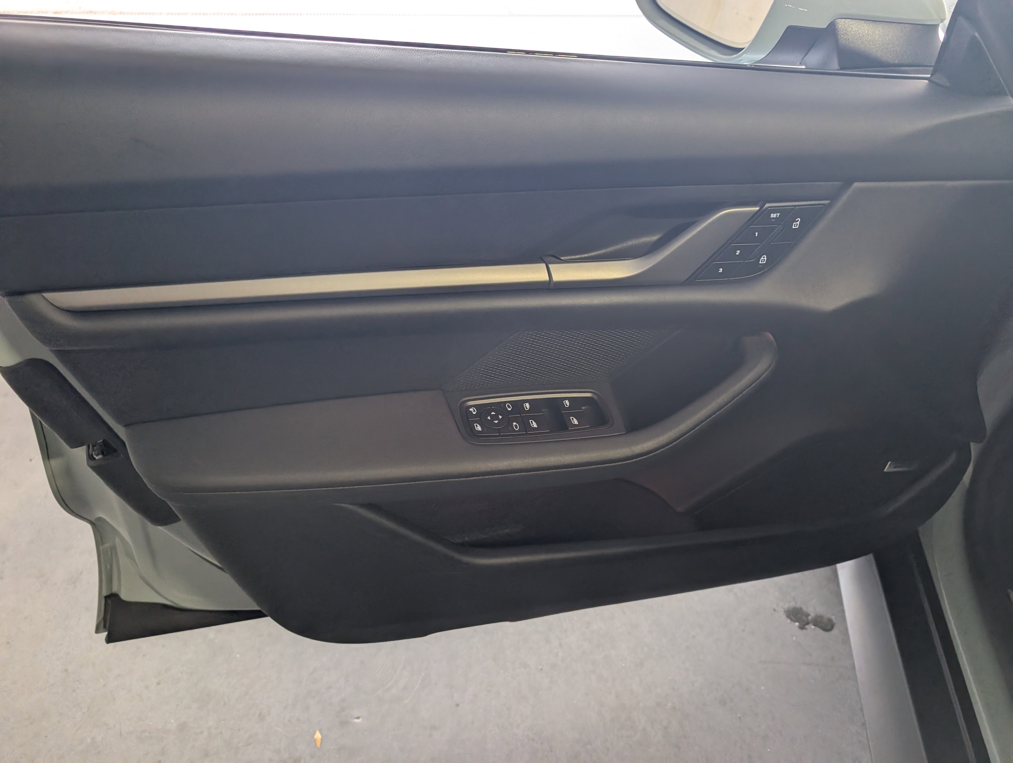 Certified 2025 Porsche Taycan image 29