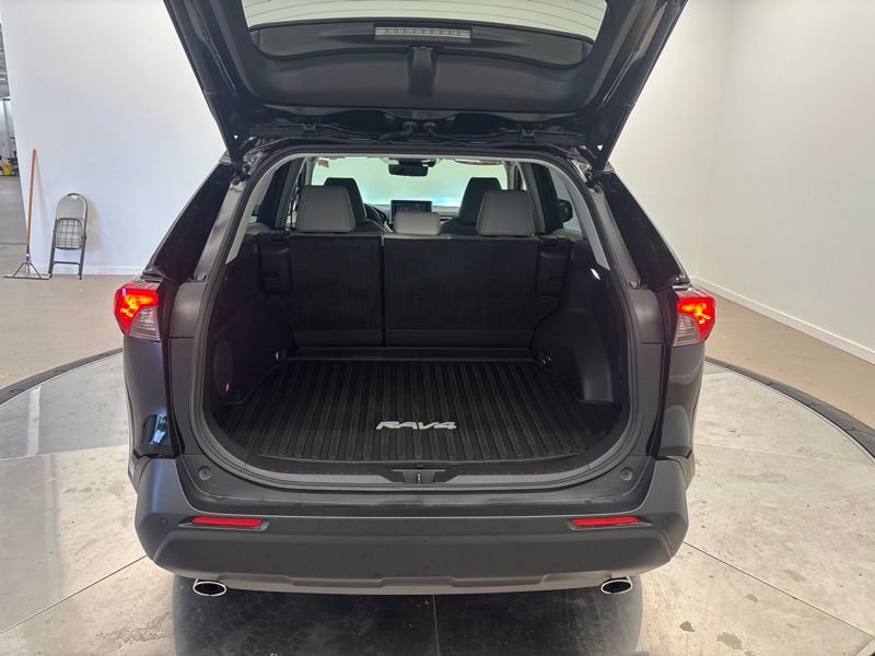 Used 2022 Toyota RAV4 XLE Premium AWD/4WD image 9