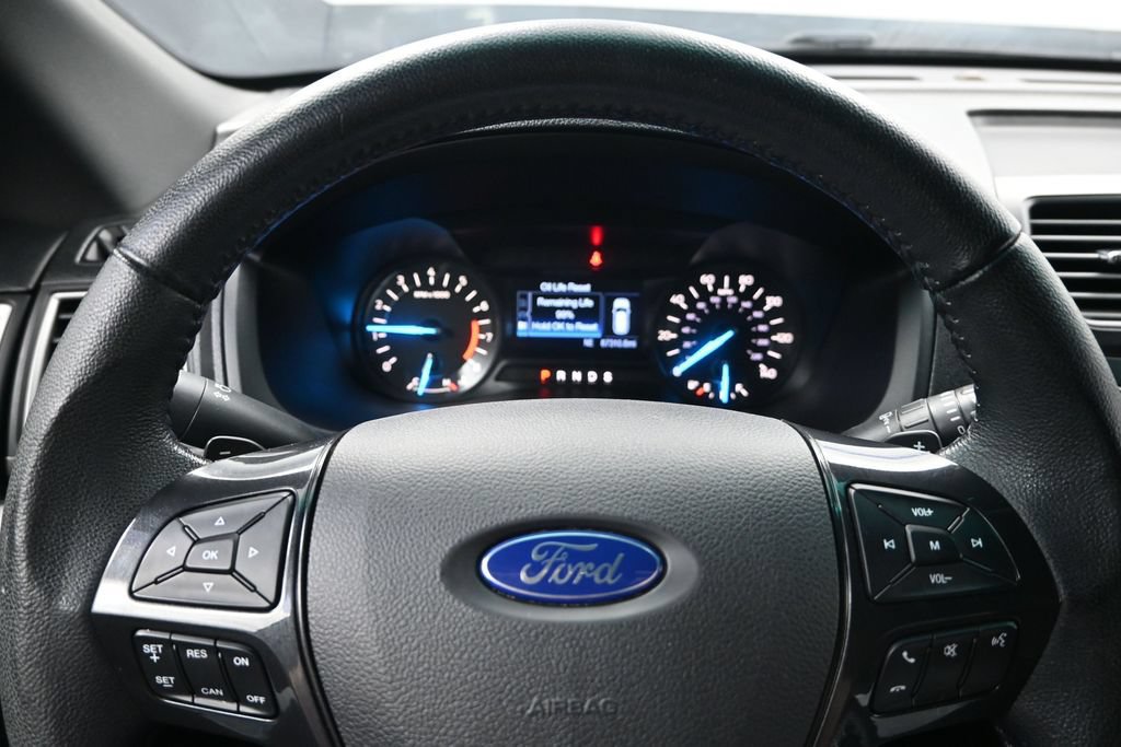 Used 2017 Ford Explorer XLT FWD image 14