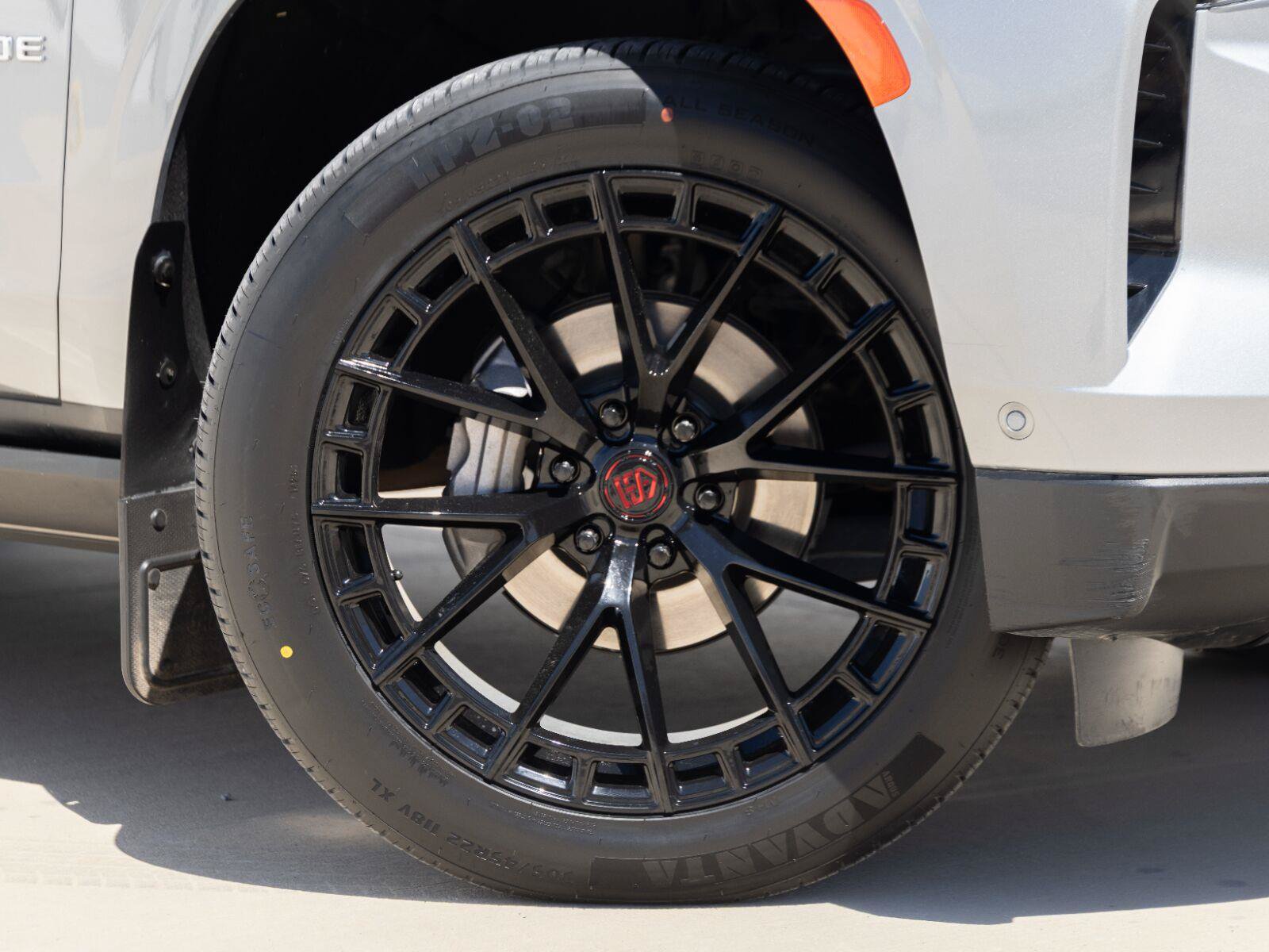 Used 2024 Chevrolet Tahoe High Country w/ Advanced Technology Package AWD/4WD image 4