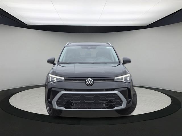 New 2026 Volkswagen Taos SE image 2