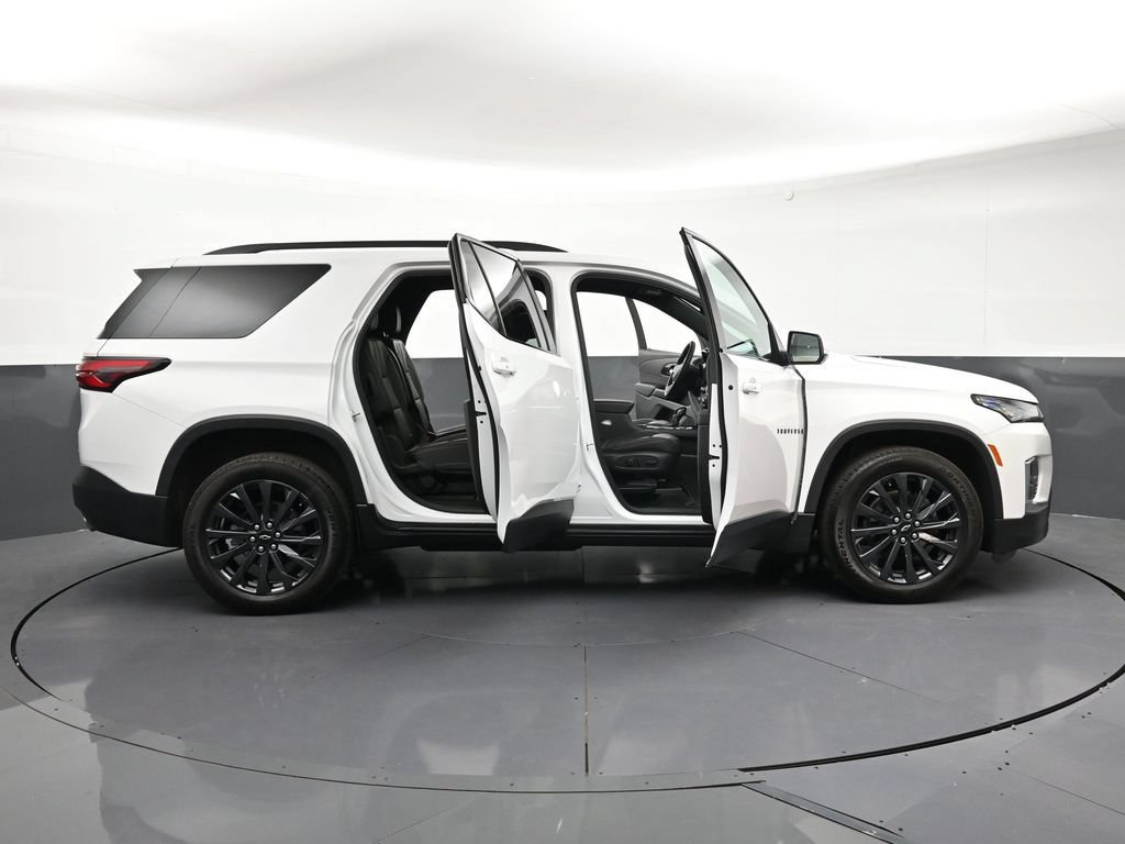 Certified 2023 Chevrolet Traverse RS w/ LPO, Floor Liner Package AWD/4WD image 33