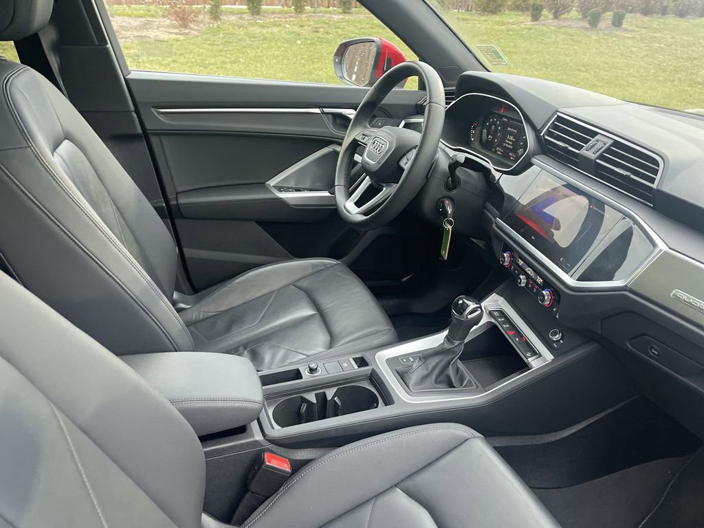 Used 2025 Audi Q3 2.0T Premium image 38
