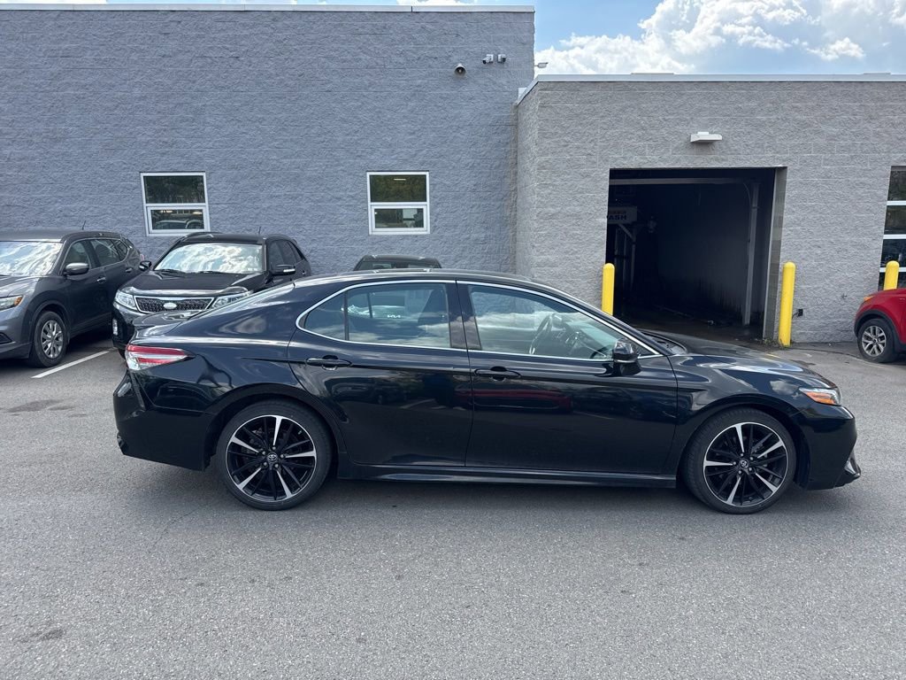 Used 2018 Toyota Camry XSE FWD image 2